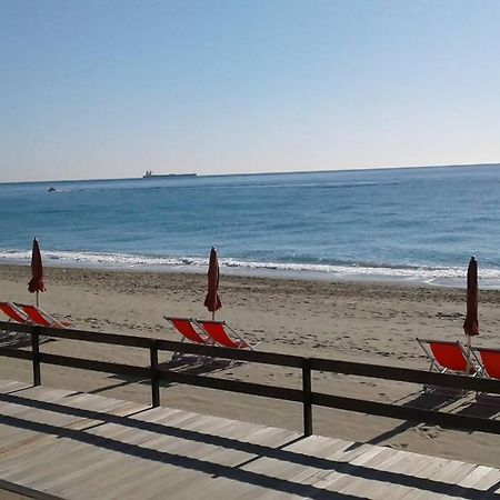 Larte Al Mare Vicino Spiaggia Con Ac E Wifi Apartment Savona Exterior photo