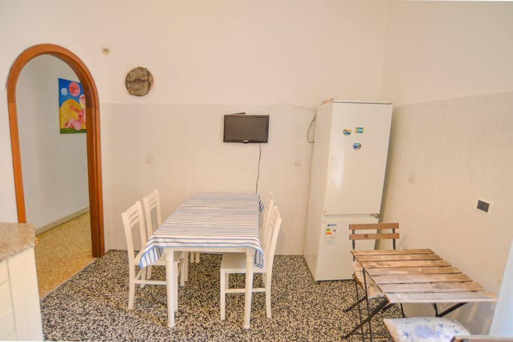 Larte Al Mare Vicino Spiaggia Con Ac E Wifi Apartment Savona Exterior photo