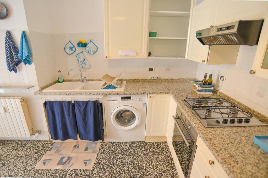 Larte Al Mare Vicino Spiaggia Con Ac E Wifi Apartment Savona Exterior photo