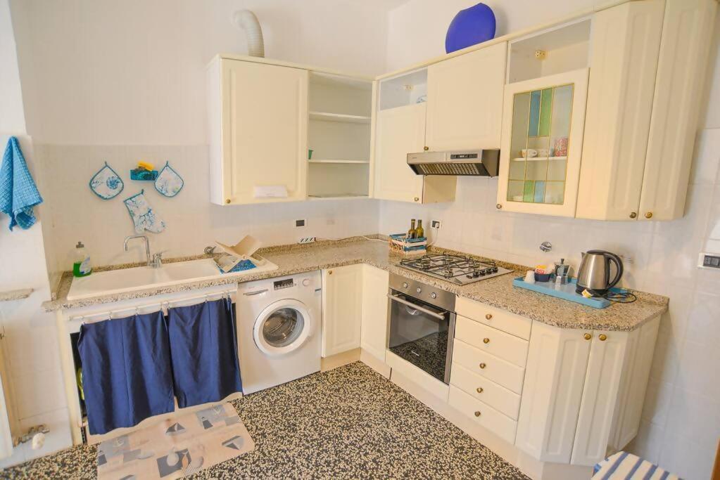 Larte Al Mare Vicino Spiaggia Con Ac E Wifi Apartment Savona Exterior photo